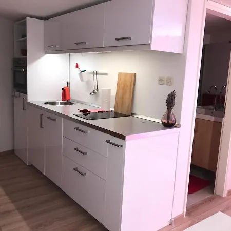 דירה Budget Studio In Krk Old Town & Walk To Beach *