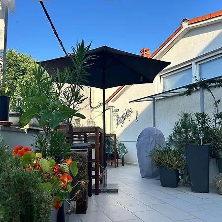 Budget Studio In Krk Old Town & Walk To Beach Apartamento